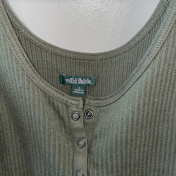basic crop tank - Picture 2 of 2